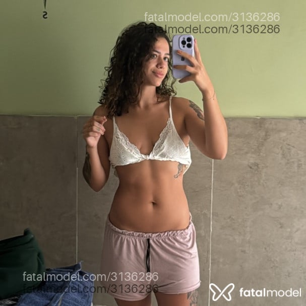 Acompanhante mulher com cabelo castanho de olhos verdes em Rio de Janeiro - Miaastrix