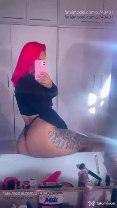 Acompanhante mulher ruiva (o) de olhos castanhos - Melinda Acompanhante mulher ruiva (o) de olhos castanhos - Melinda