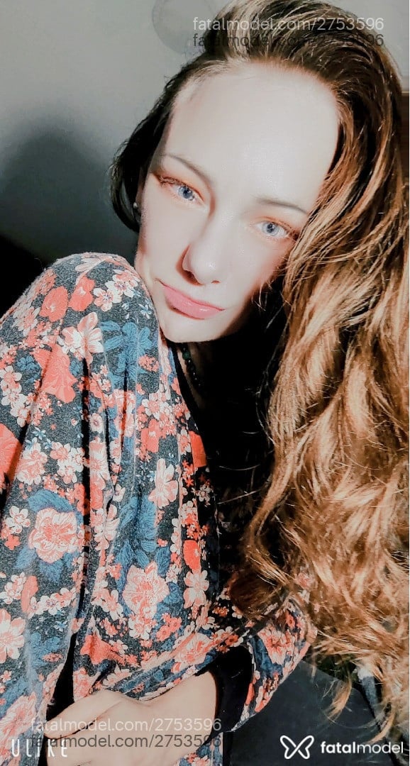 Acompanhante mulher loira (o) de olhos azuis em Virtual - Julie Squalor