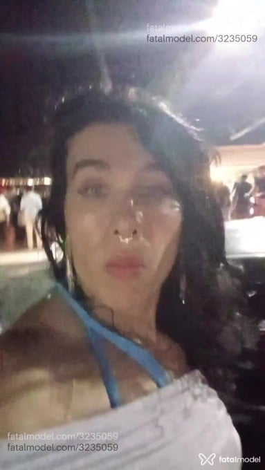 Acompanhante mulher trans morena (o) de olhos azuis - Bruna