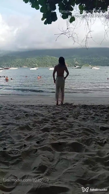 Acompanhante mulher trans morena (o) de olhos azuis - Bruna