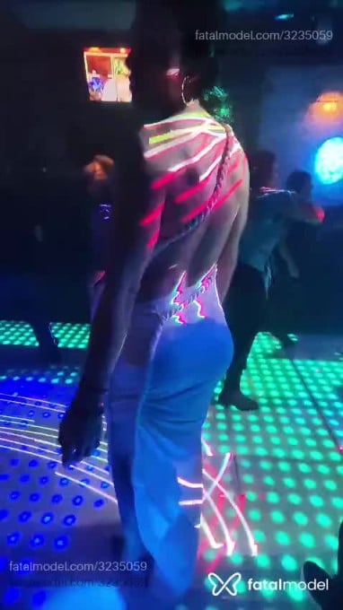 Acompanhante mulher trans morena (o) de olhos azuis - Bruna