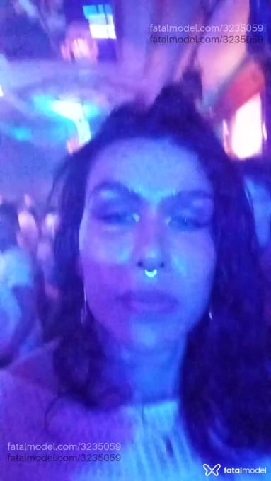 Acompanhante mulher trans morena (o) de olhos azuis - Bruna