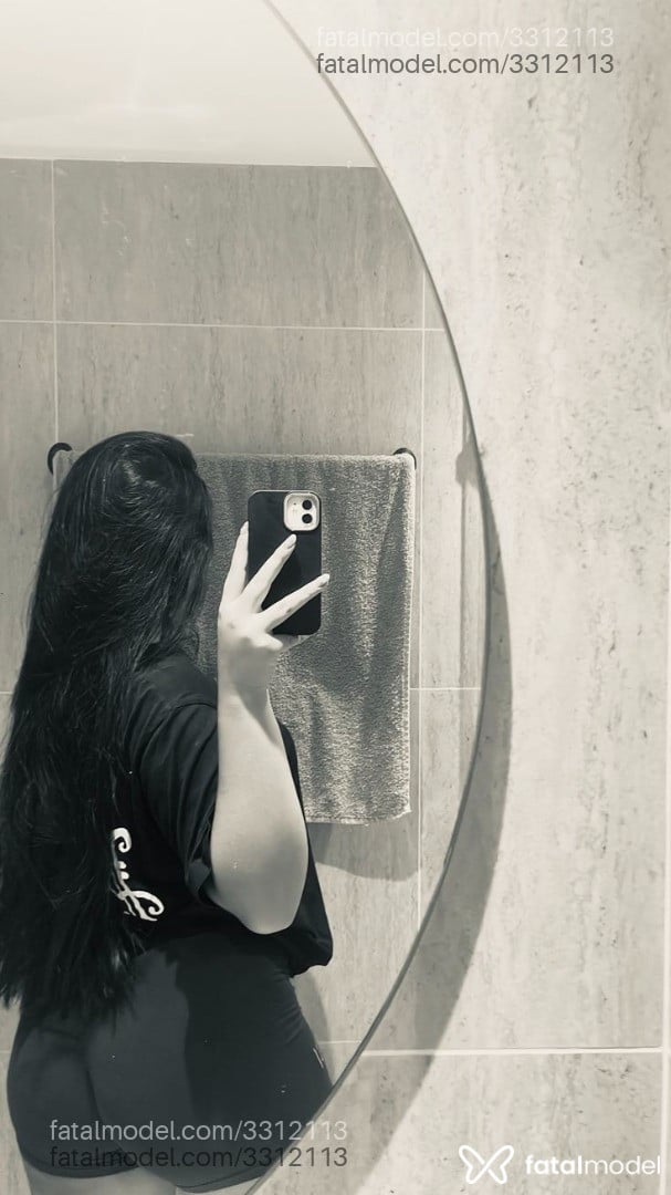 Acompanhante mulher com cabelo castanho de olhos pretos - Bella Silva