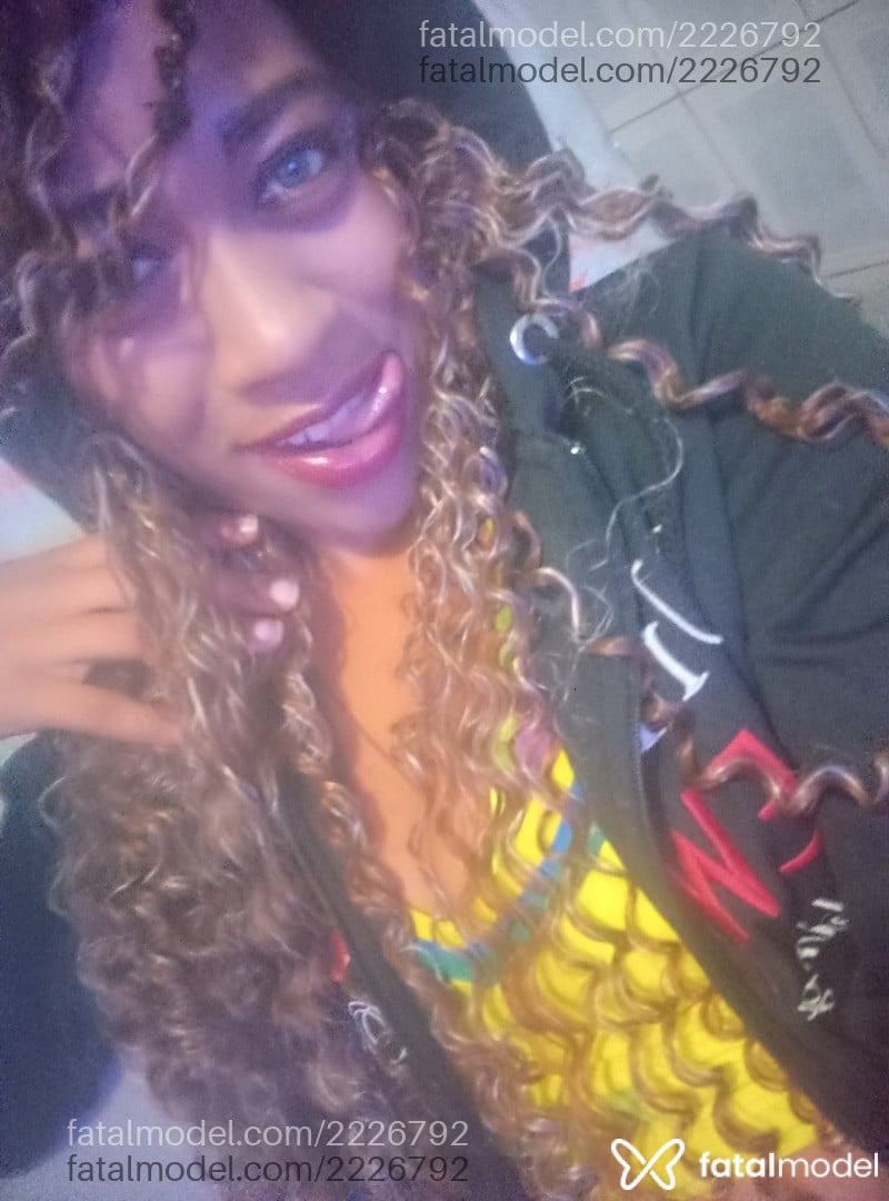 Acompanhante mulher ruiva (o) de olhos verdes - Fernanda