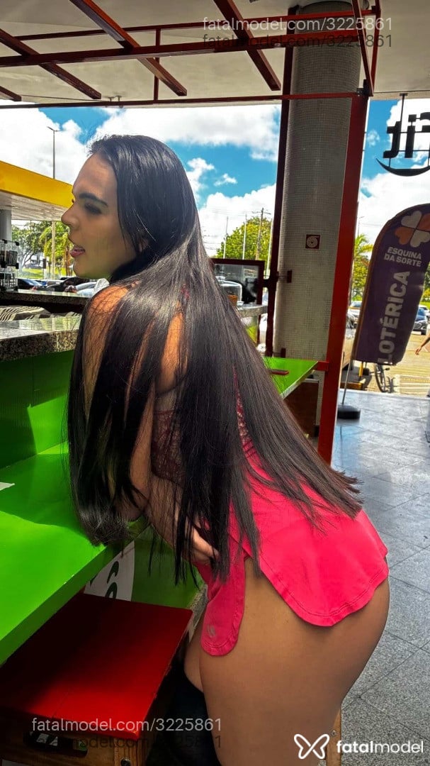 Acompanhante mulher trans morena (o) de olhos pretos - Luiza Soares