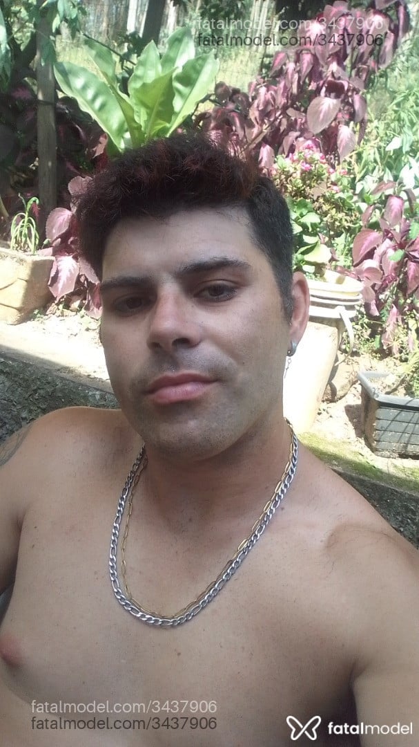 Acompanhante homem com cabelo castanho de olhos castanhos em Estância Velha - Domynyque