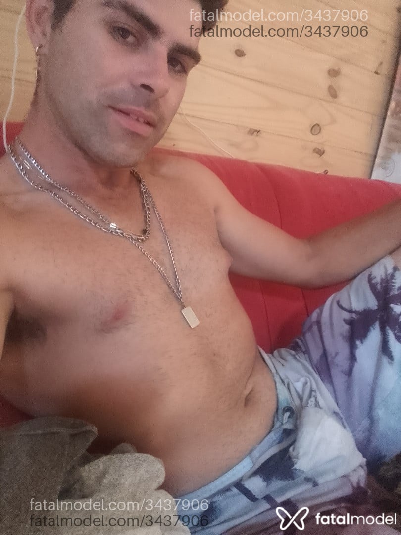 Acompanhante homem com cabelo castanho de olhos castanhos em Estância Velha - Domynyque