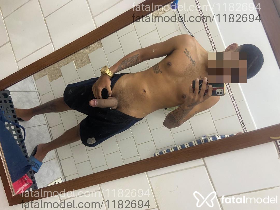 Acompanhante homem com cabelo castanho de olhos castanhos - Pablo Acompanhante homem com cabelo castanho de olhos castanhos - Pablo