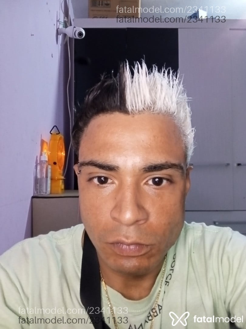 Acompanhante homem com cabelo castanho de olhos castanhos em Rio Claro - João