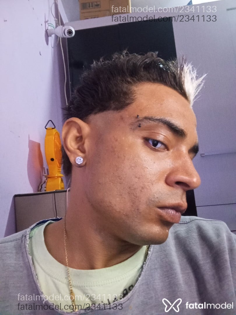 Acompanhante homem com cabelo castanho de olhos castanhos em Rio Claro - João