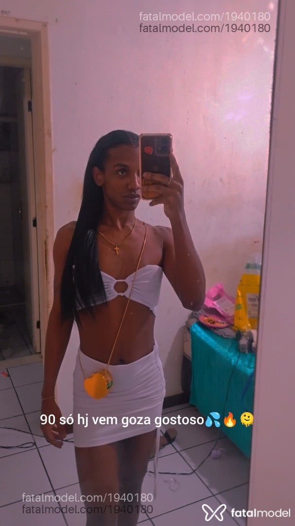 Acompanhante mulher trans com cabelo castanho de olhos castanhos em Camaçari - Victoria Santos