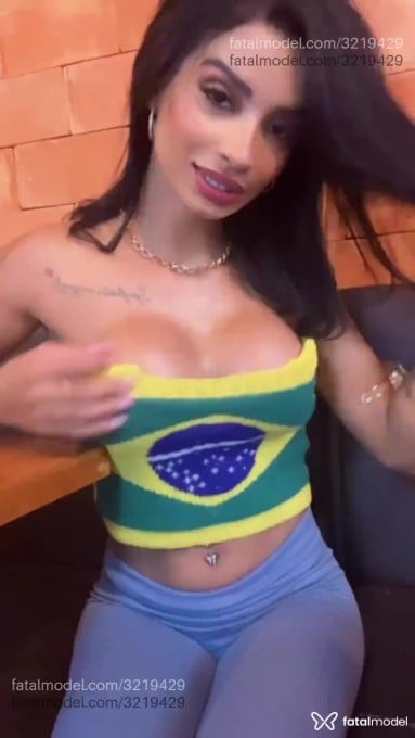 Acompanhante mulher morena (o) de olhos castanhos - Moreninhalopes