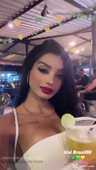 Acompanhante mulher morena (o) de olhos castanhos - Moreninhalopes