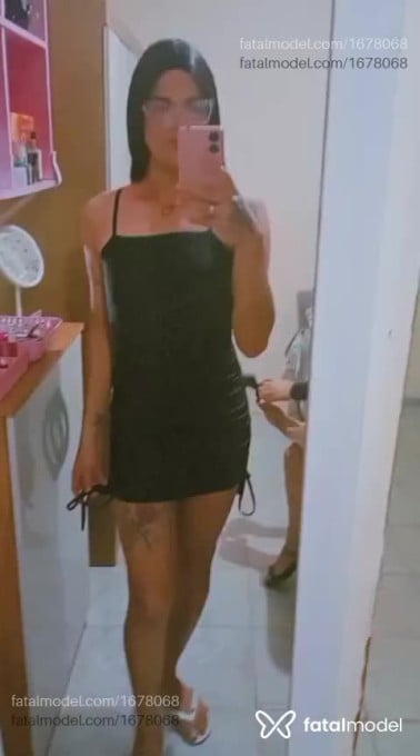Acompanhante mulher trans com cabelo castanho de olhos castanhos - Biazinha