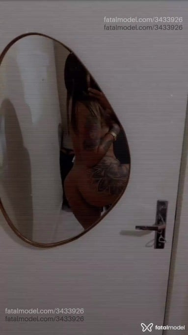 Acompanhante mulher com cabelo castanho de olhos castanhos - Viilondon