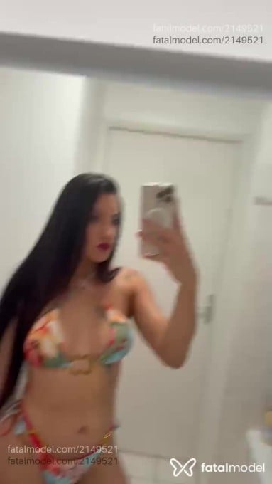 Acompanhante mulher trans morena (o) de olhos castanhos - Celine