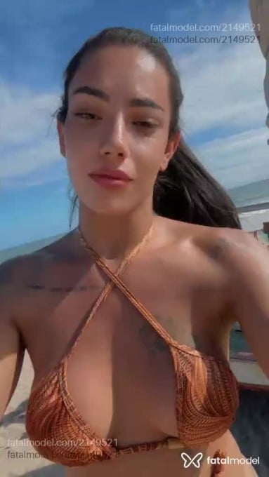 Acompanhante mulher trans morena (o) de olhos castanhos - Celine