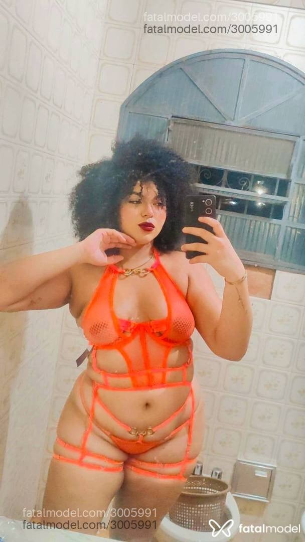 Acompanhante mulher morena (o) de olhos mel - Morena bia