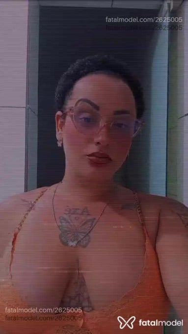 Acompanhante mulher morena (o) de olhos mel - Srt Pimentel