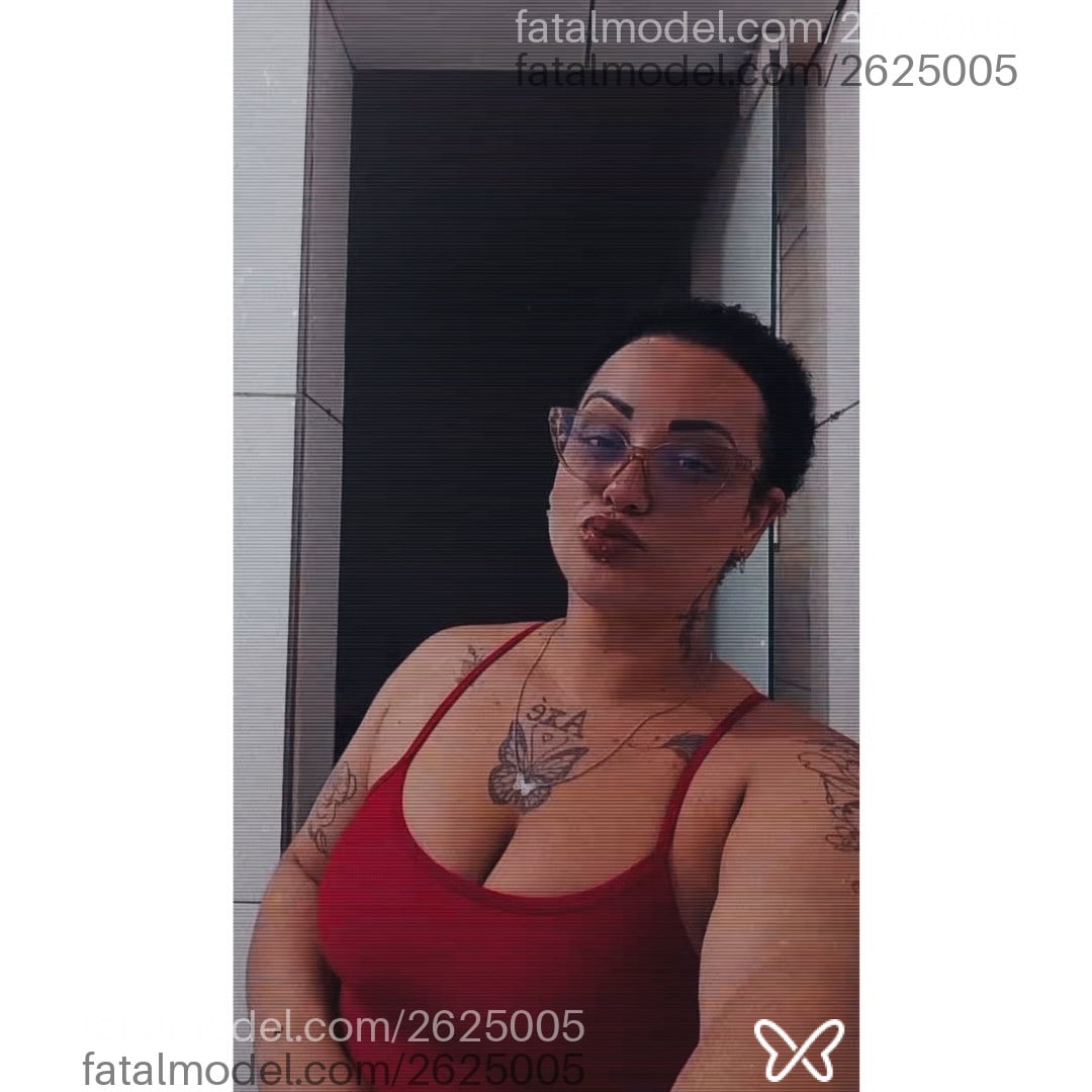 Acompanhante mulher morena (o) de olhos mel - Srt Pimentel