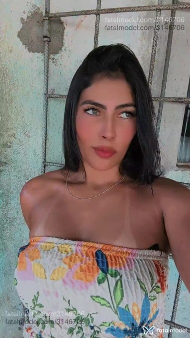Acompanhante mulher morena (o) de olhos verdes em Divinópolis Acompanhante mulher morena (o) de olhos verdes em Divinópolis - Carol