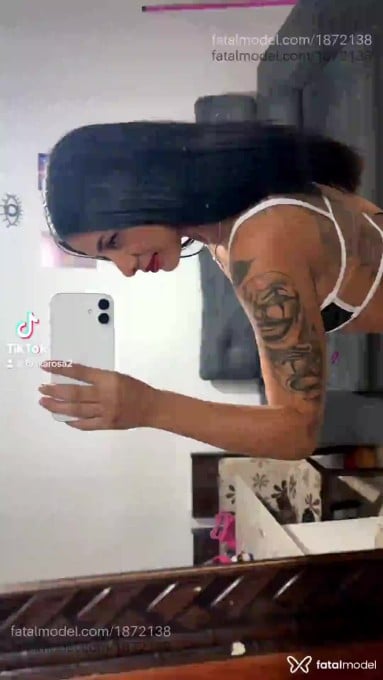 Acompanhante mulher morena (o) de olhos pretos - iza helena Acompanhante mulher morena (o) de olhos pretos - iza helena