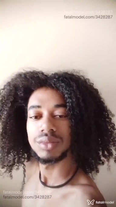 Acompanhante homem com cabelo castanho de olhos castanhos - Pedrinho