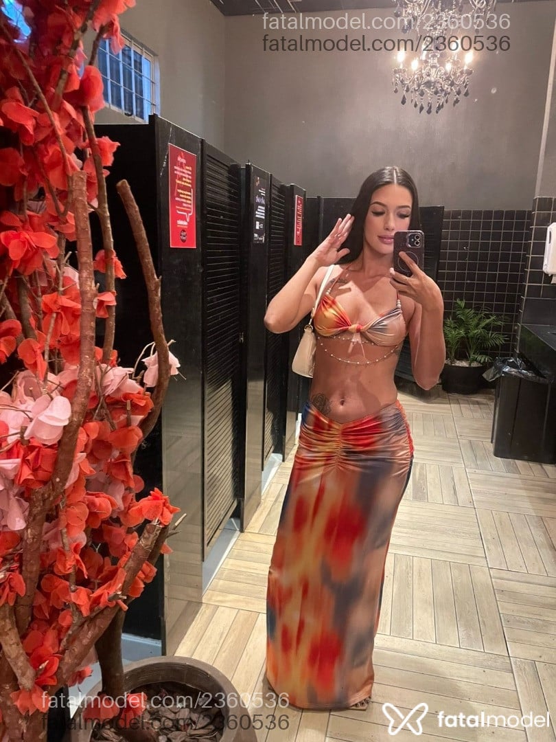 Acompanhante mulher morena (o) de olhos mel em Juína Acompanhante mulher morena (o) de olhos mel em Juína - Alice