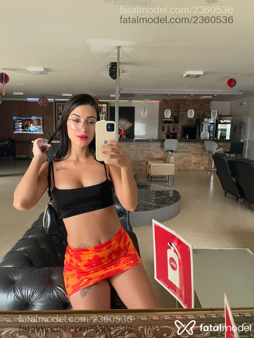 Acompanhante mulher morena (o) de olhos mel em Juína Acompanhante mulher morena (o) de olhos mel em Juína - Alice
