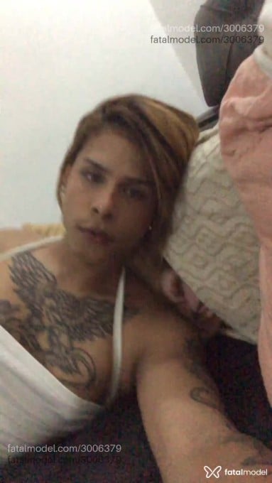Acompanhante mulher trans loira (o) de olhos verdes - Luana