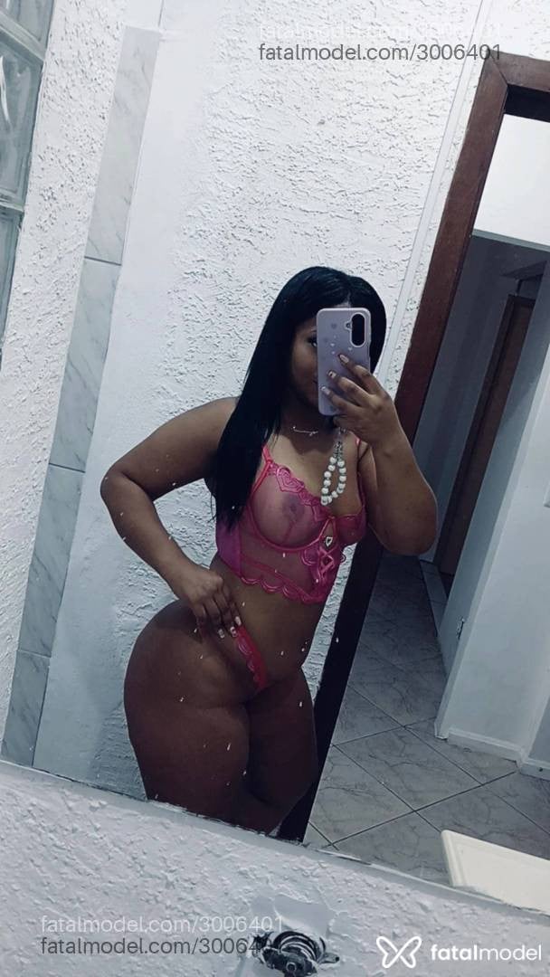 Acompanhante mulher morena (o) de olhos castanhos - Livii