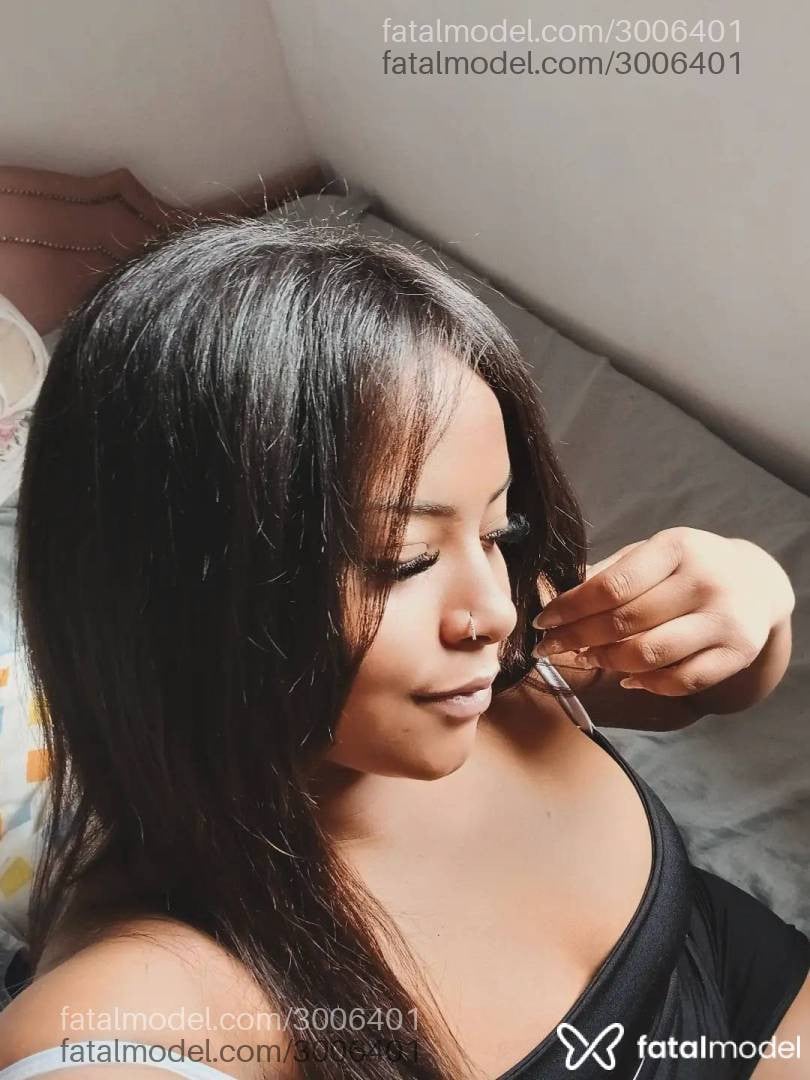Acompanhante mulher morena (o) de olhos castanhos - Livii