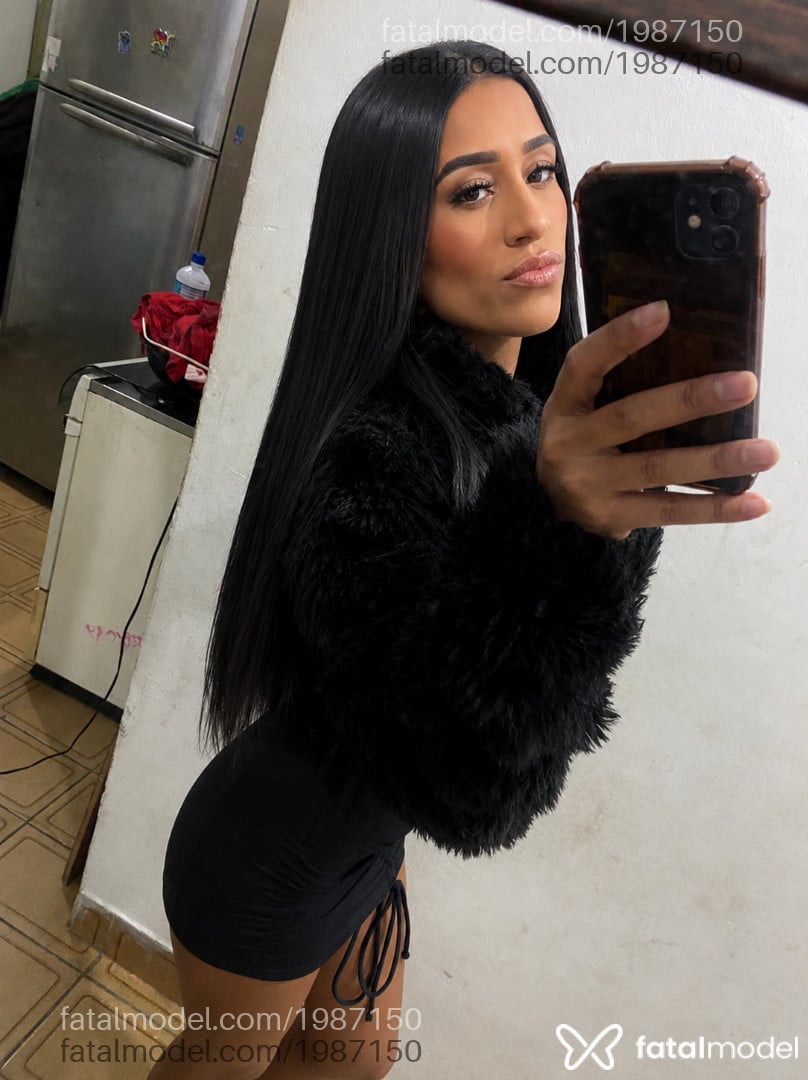 Acompanhante mulher com cabelo castanho de olhos mel - Kamila Acompanhante mulher com cabelo castanho de olhos mel - Kamila