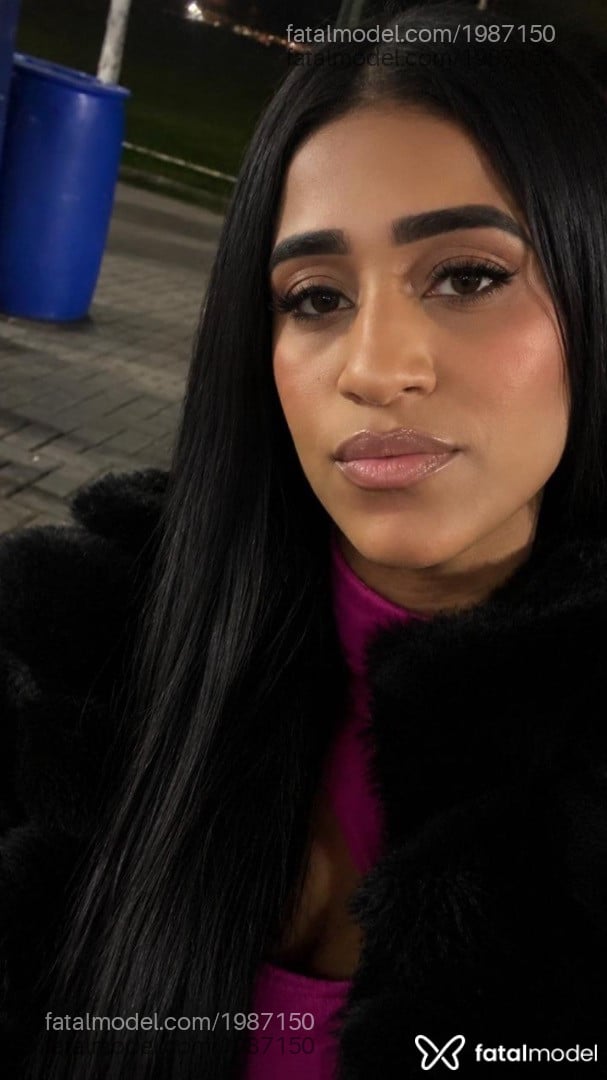 Acompanhante mulher com cabelo castanho de olhos mel - Kamila Acompanhante mulher com cabelo castanho de olhos mel - Kamila