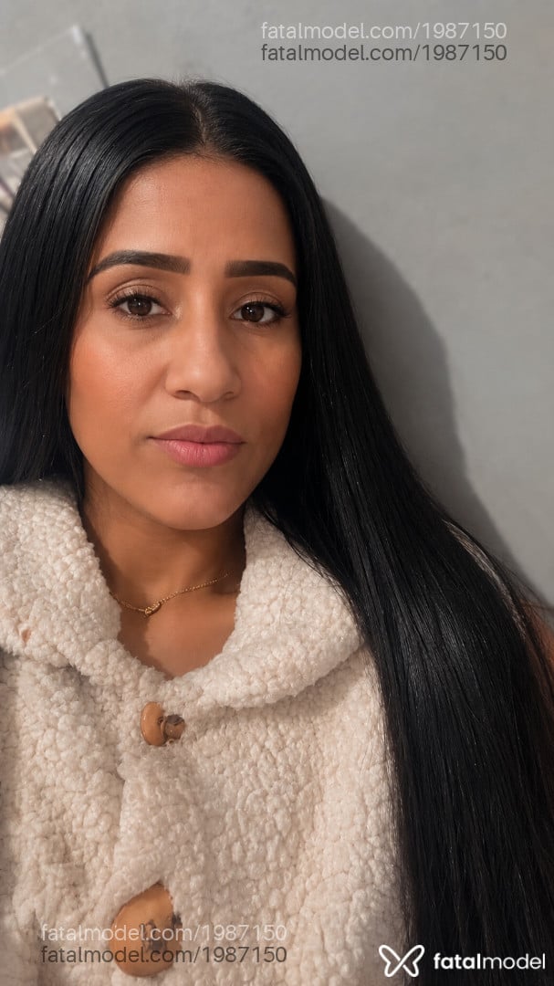 Acompanhante mulher com cabelo castanho de olhos mel - Kamila Acompanhante mulher com cabelo castanho de olhos mel - Kamila