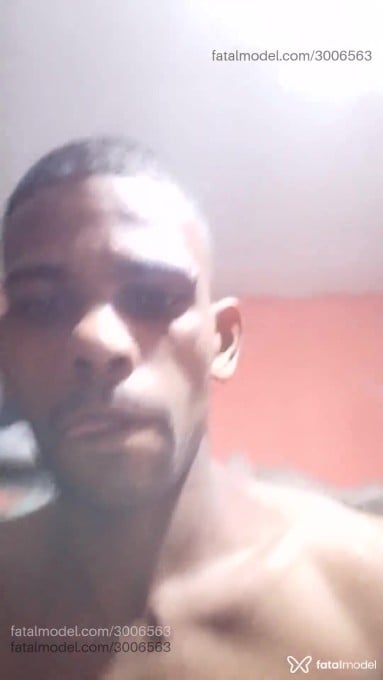 Acompanhante homem com cabelo castanho de olhos mel em Salvador - Carvalho