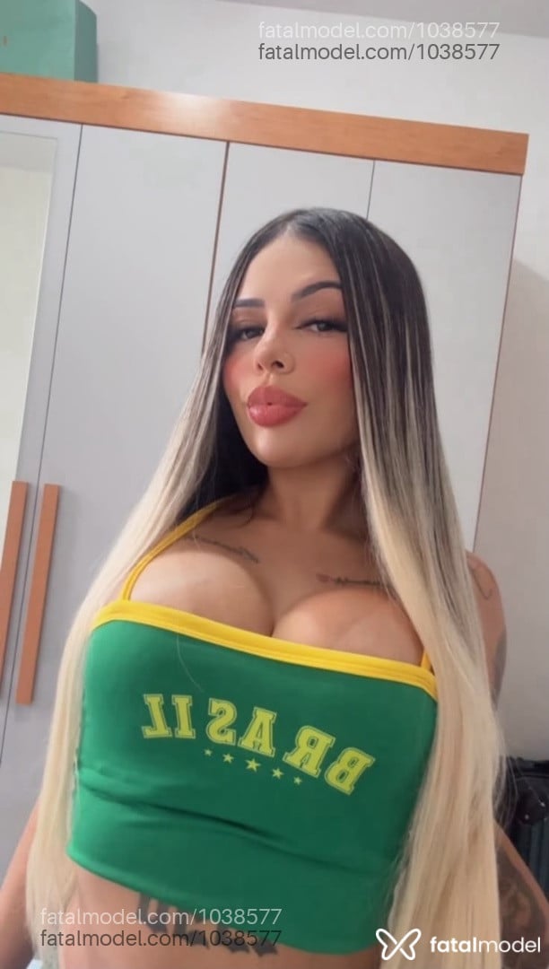 Acompanhante mulher com cabelo colorido de olhos castanhos em Santos Acompanhante mulher com cabelo colorido de olhos castanhos em Santos - Ana Liz