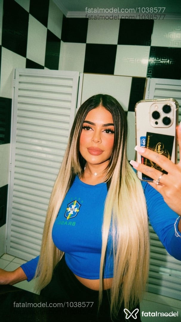 Acompanhante mulher com cabelo colorido de olhos castanhos em Santos Acompanhante mulher com cabelo colorido de olhos castanhos em Santos - Ana Liz