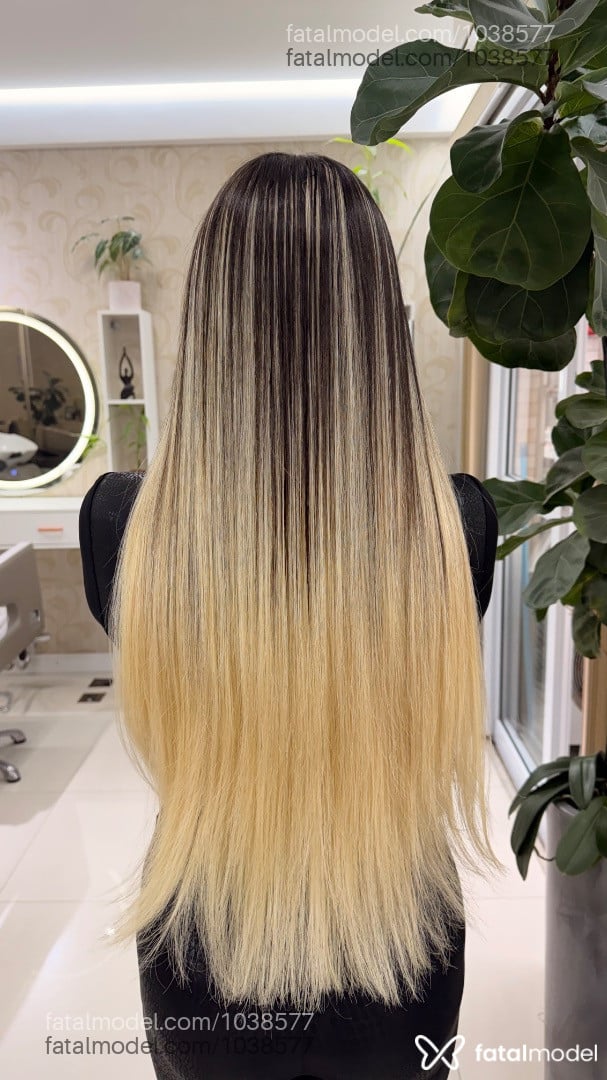 Acompanhante mulher com cabelo colorido de olhos castanhos em Santos - Helena