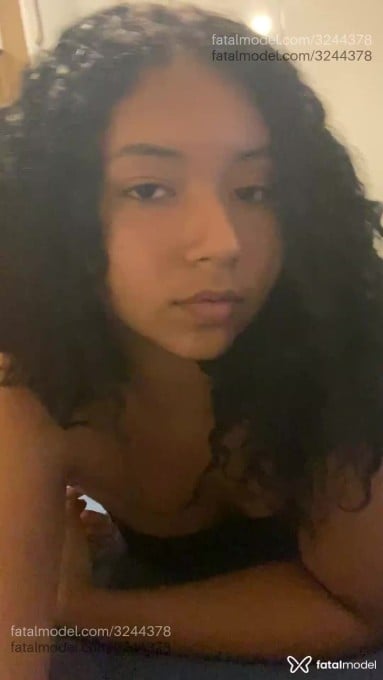 Acompanhante mulher morena (o) de olhos castanhos - Eloysa Acompanhante mulher morena (o) de olhos castanhos - Eloysa