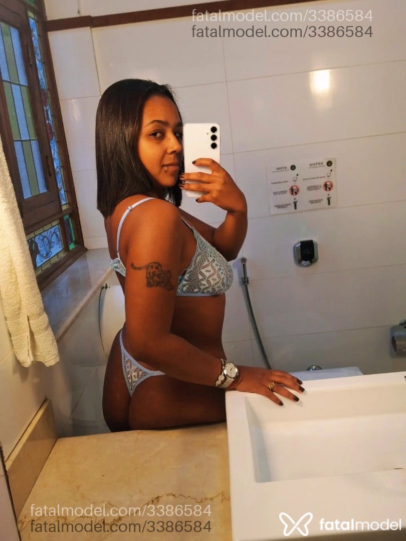 Acompanhante mulher com cabelo castanho de olhos castanhos em Rio de Janeiro - Kallu