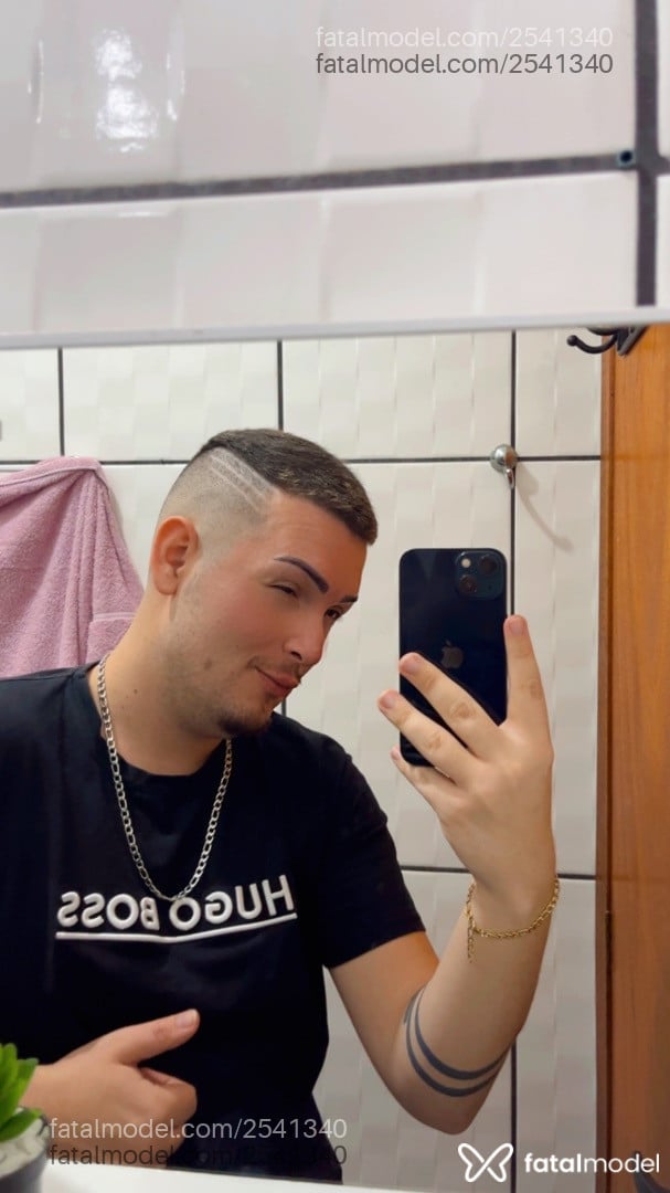 Acompanhante homem com cabelo castanho de olhos castanhos em São Leopoldo - Theo Allabrant