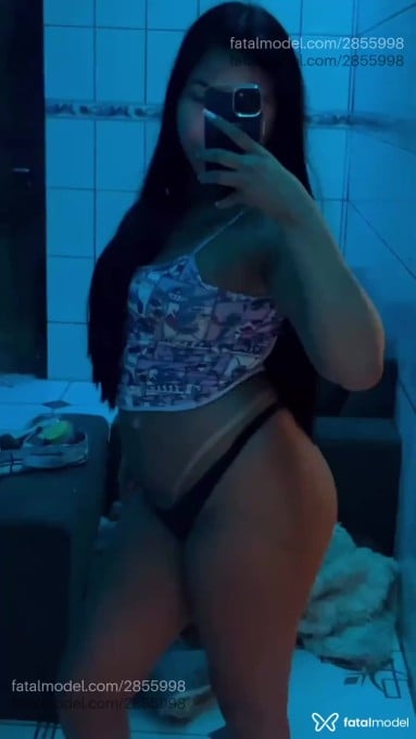 Acompanhante mulher morena (o) de olhos pretos - Milla Pinheiro Acompanhante mulher morena (o) de olhos pretos - Milla Pinheiro