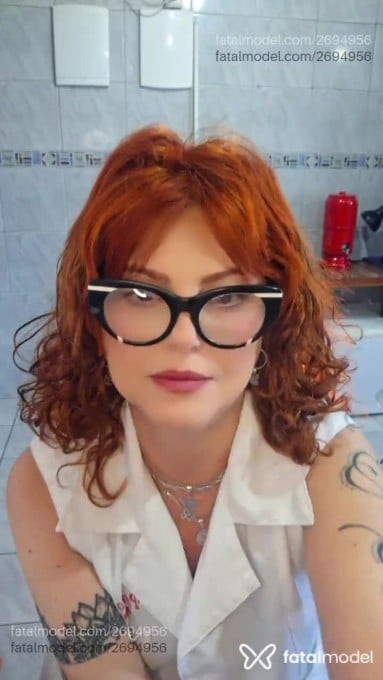 Acompanhante mulher ruiva (o) de olhos castanhos em São Paulo Acompanhante mulher ruiva (o) de olhos castanhos em São Paulo - Marina Ruivosa