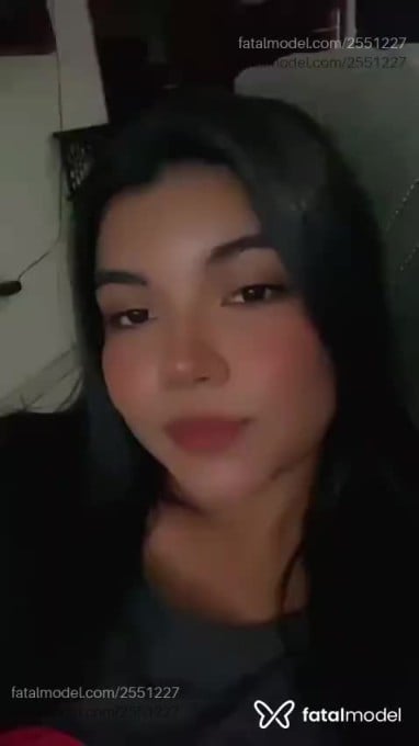 Acompanhante mulher morena (o) de olhos pretos - Lya Koppas