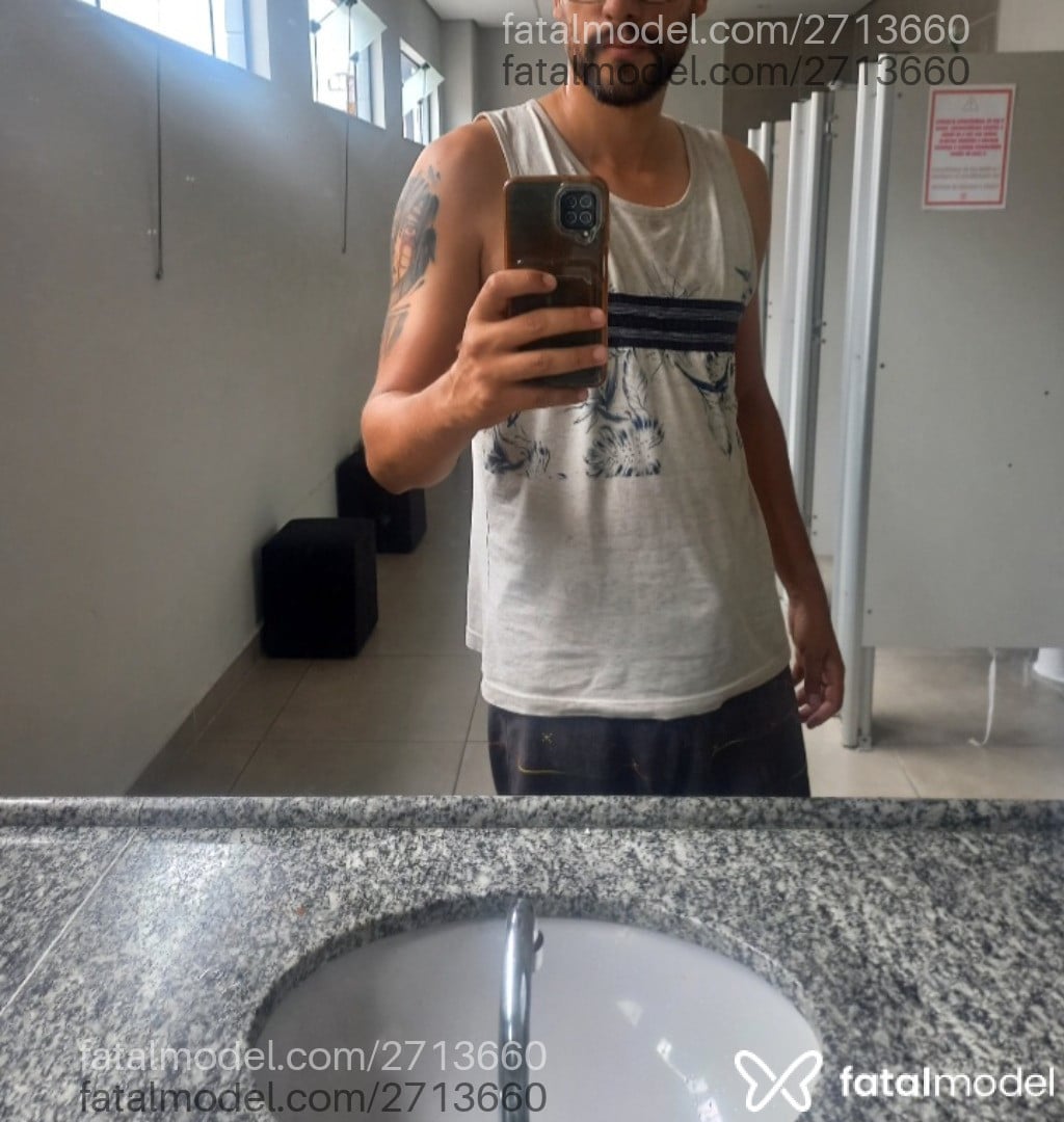 Acompanhante homem com cabelo castanho de olhos castanhos em Taubaté Acompanhante homem com cabelo castanho de olhos castanhos em Taubaté - Salvatti