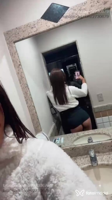 Acompanhante mulher trans com cabelo castanho de olhos castanhos - Giovanna Ferreira Acompanhante mulher trans com cabelo castanho de olhos castanhos - Giovanna Ferreira