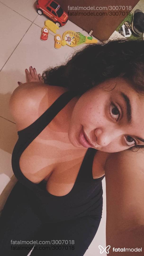 Acompanhante mulher morena (o) de olhos mel - Verônica Linsss
