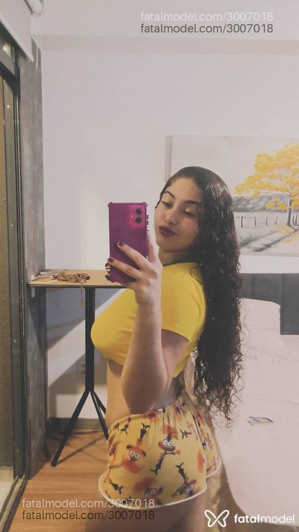 Acompanhante mulher morena (o) de olhos mel - Verônica Linsss